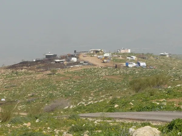 "حماية الطبيعة" وفق نموذج "فتية التلال" المتطرفين