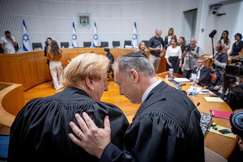 ماذا بعد 13 ساعة من جلسة المحكمة العليا الدرامية؟