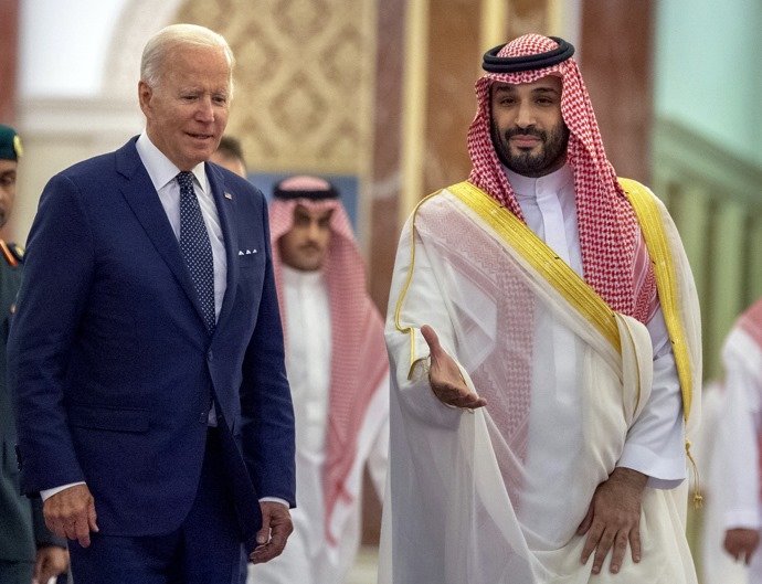 "فريدمان" في رسالة إلى "بايدن" وبن سلمان: "ارفضوا التطبيع مع إسرائيل"