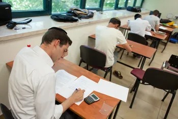 جامعة "بن غوريون" تُشيّد حرما جامعيا للحريديم يفصل بين الجنسين