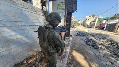 جيش العدو يعتقل ثلاثة فلسطينيين