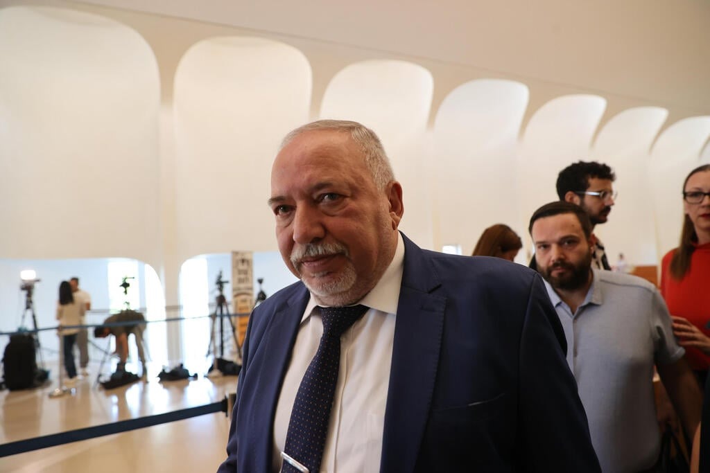 "ليبرمان": قانون التحصينات نتيجة مباشرة لجنون العظمة لدى نتنياهو