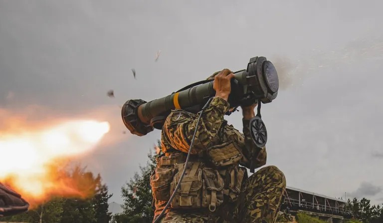 قفزة في عدد الدول التي تشتري السلاح من كيان العدو