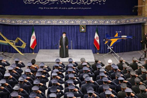 ايران تحسب المخاطر وتؤجل الثأر لكنها لا تهمله