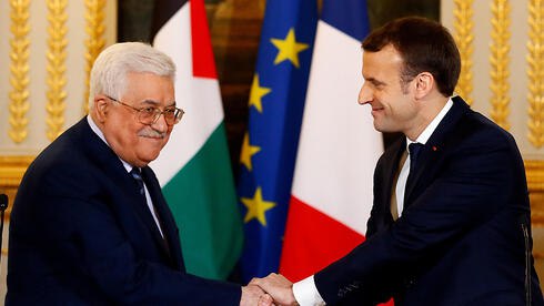 عباس لماكرون: ندين 7 أكتوبر ولن نصبح دولة عسكرية