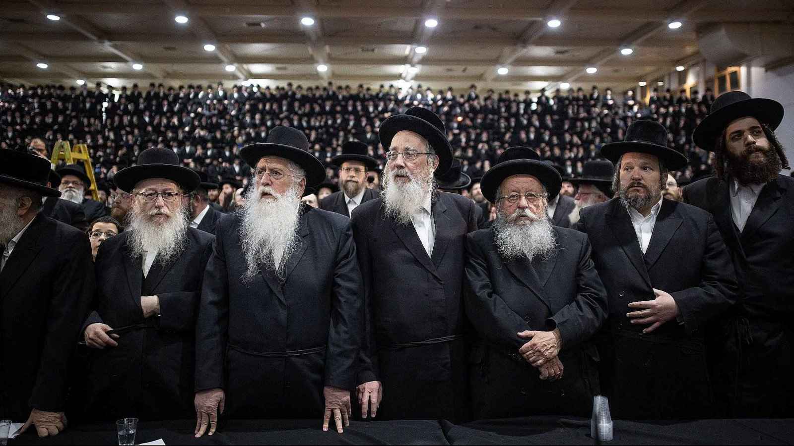 من التهديدات إلى الأفعال: الطريق إلى انسحاب يهدوت هتوراة من الحكومة - وماذا سيفعل درعي؟