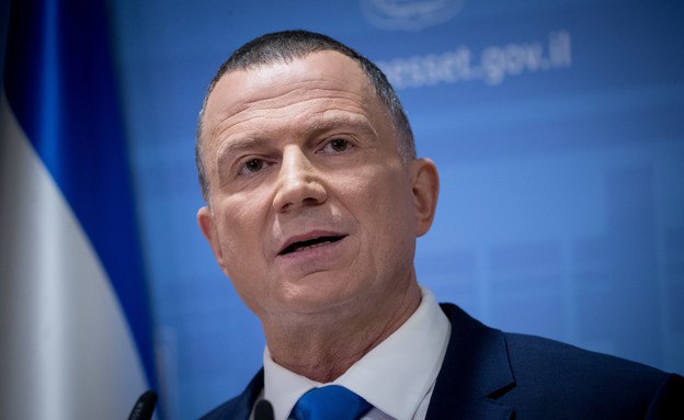 أحد كبار أعضاء حزب شاس يسخر من إدلشتاين: "حتى لو أحضرتم له قانونًا يفرض على جميع الحريديم الانضمام، فلن يرغب في ذلك"