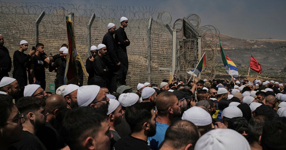 "وقف إطلاق النار" في سوريا والانقسام في القيادة الدرزية: "يجب أن نصل إلى حل"