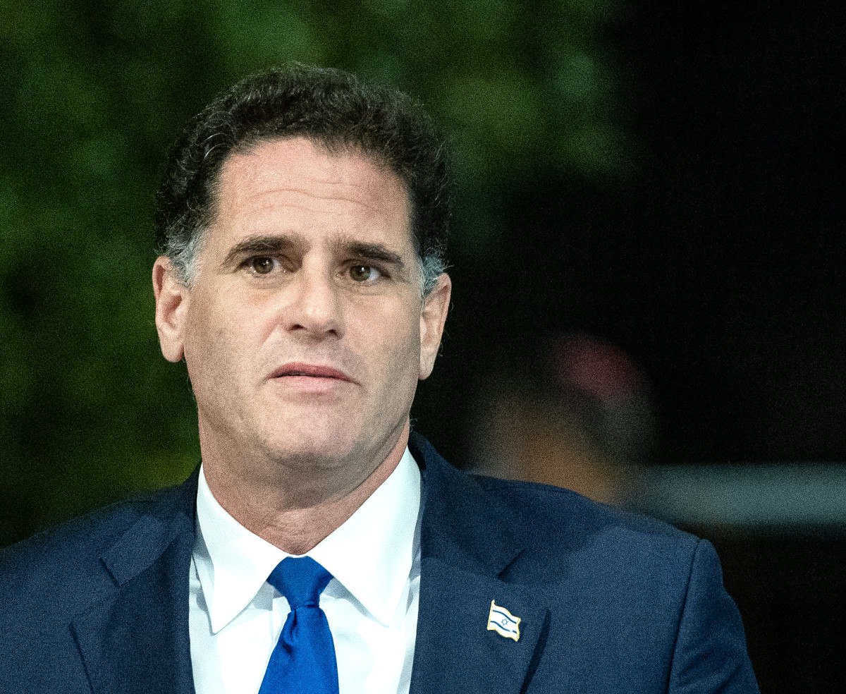 آرون باراك كان الخاطبة: كل ما لم تكن تعرفه عن رجل الظل النهائي رون ديرمر