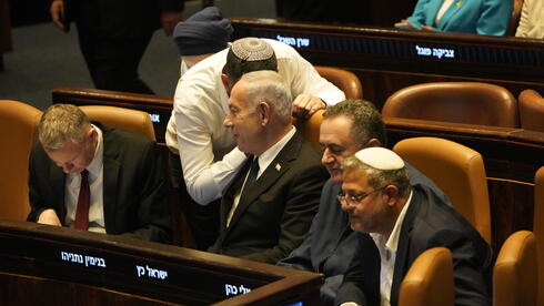 لم ينهض أحد