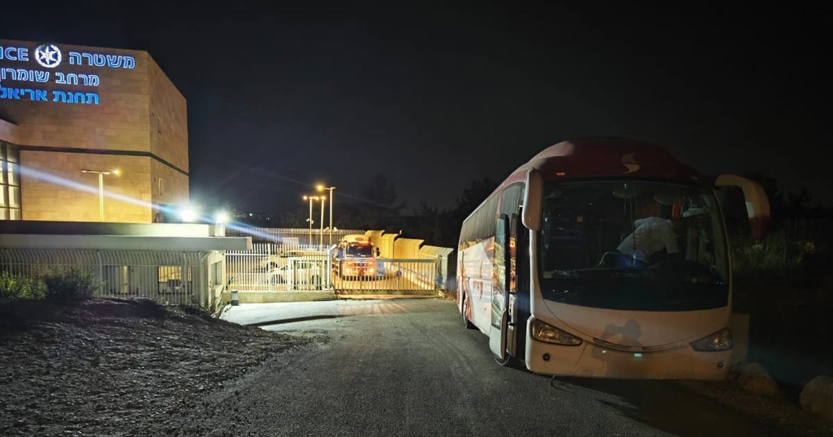 ضبط وإيقاف حافلة تقل عشرات الإسرائيليين إلى قبر يوسف في نابلس واعتقال السائق