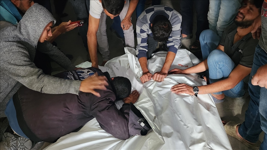 "إسرائيل" تقتل أعدادًا غفيرة من سكان غزة. في هذه الأثناء، على شاشة التلفزيون: الأخ الأكبر والمغني المقنع