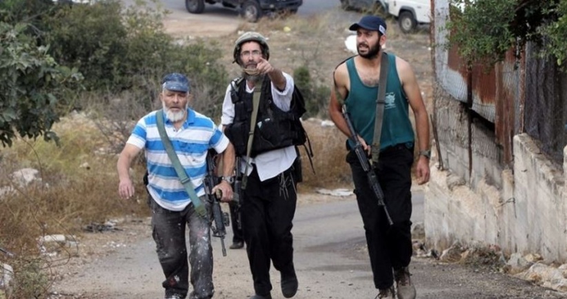 مستوطنون يعتدون على فلسطينيين في حادثين قرب الخليل