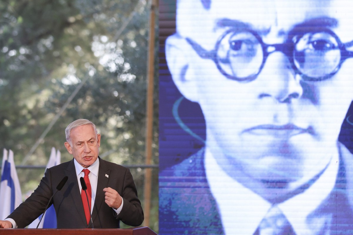 بينما يقاتل الشباب في لبنان وسوريا - ظهرت فرسان الليكود الظلامية  