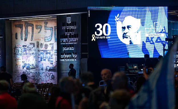 لبيد: حتى اليوم هناك من في الحكومة من يحرف اليهودية إلى الكراهية والعنف