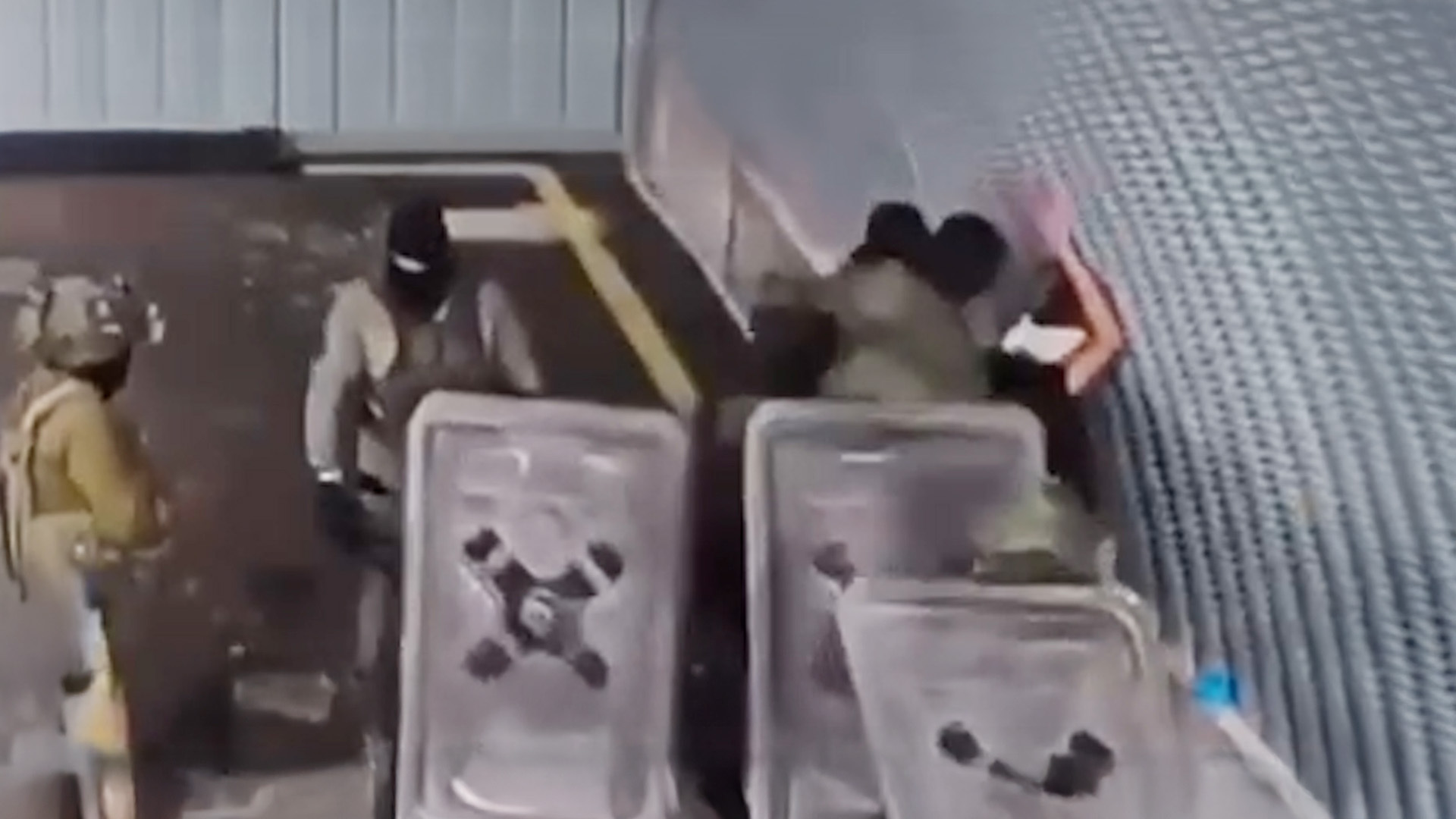 كما حدث في قضية إيلور عزاريا، ففي ساديه تيمان يتم مهاجمة النظام القانوني من أجل إضفاء الشرعية على الظلم. 