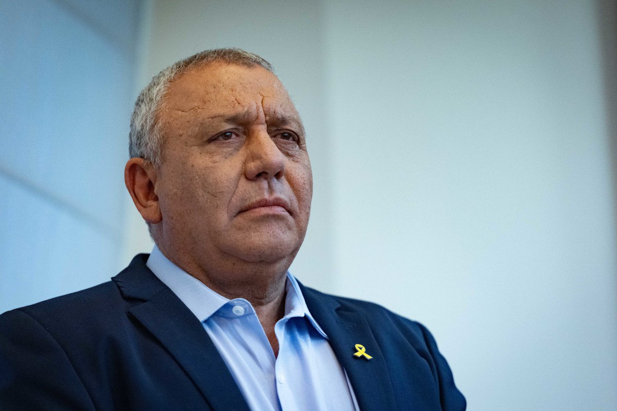 غادي آيزنكوت يُلقي قنبلة سياسية - الوزير الكبير في دائرة الضوء