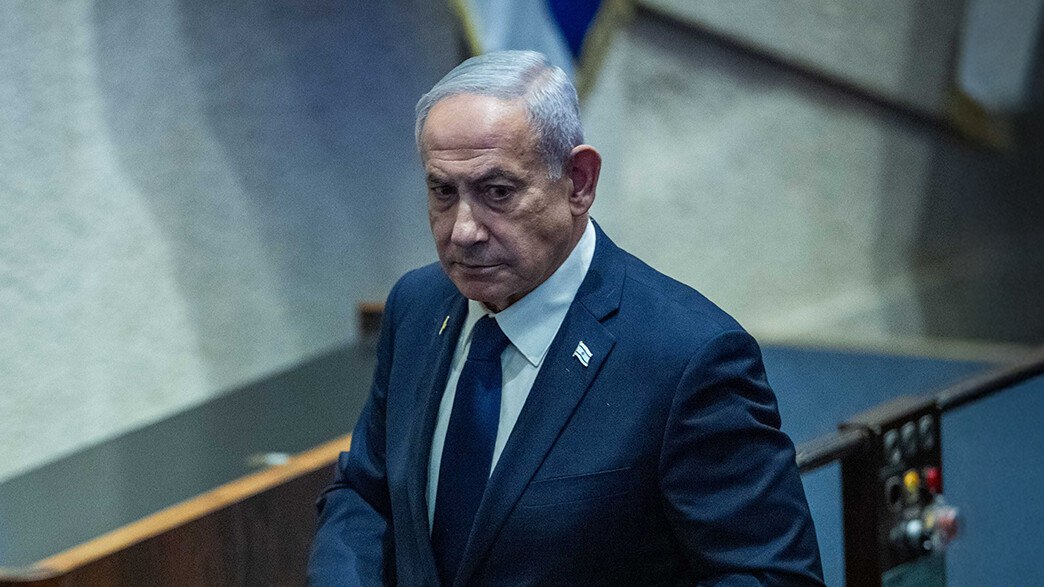 نتنياهو بين العفو ولجنة التحقيق: مناورة للبقاء في السلطة