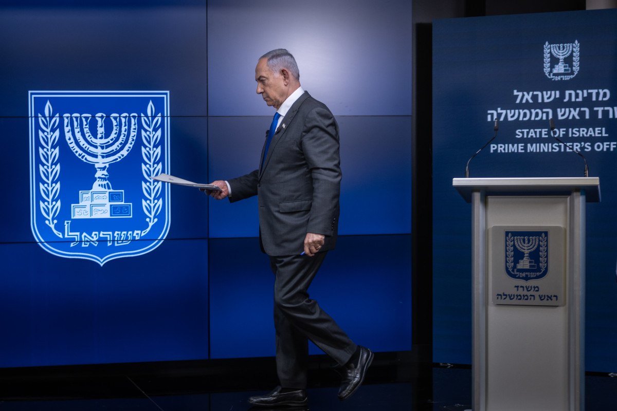 "علامة النصر على وثيقة عباس":الشهادة المقلقة من مجلس الوزراء - بعد أيام قليلة من السابع من أكتوبر/تشرين الأول