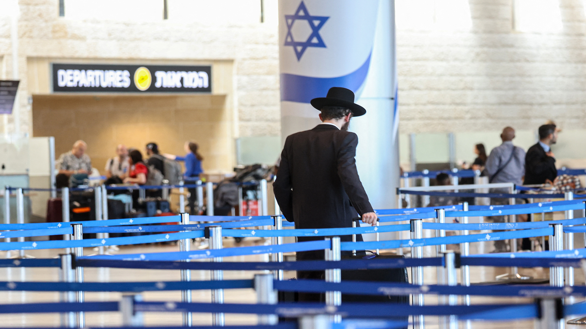 "من هو السيء هنا؟": 3% فقط من الحريديم يفكرون في الهجرة مقارنة بـ 39% من العلمانيين