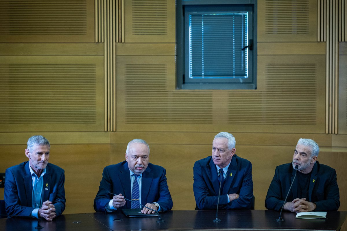 استطلاع رأي معاريف بين العواصف: حزب مفاجئ يجتاز العتبة الانتخابية 