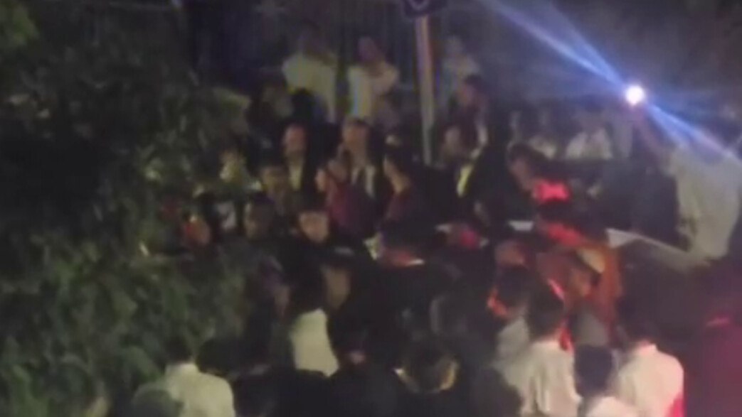 فوضى الحريديم تتصاعد مع منع اعتقال الهاربين من الخدمة واشتباكات عنيفة تعرقل الشرطة