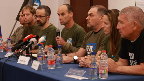 في الطريق إلى أزمة أخرى: كاتس يلغي تعيين عقيد احتياط - وهو ناشط في "إخوان السلاح"