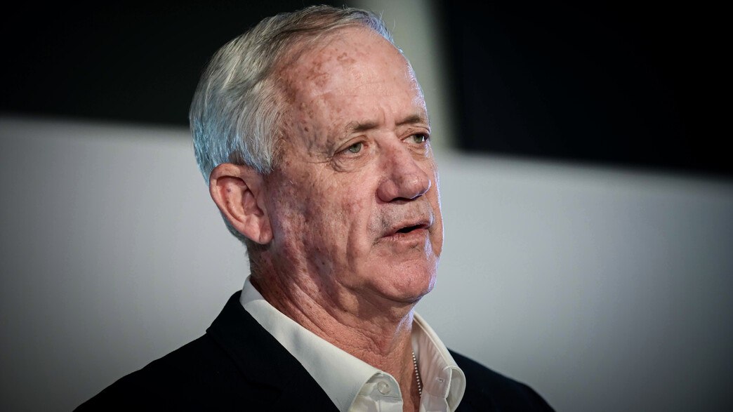 غانتس يرد على طلب المعارضة: ب"التقاعد؟ من قال إني في كتلتكم؟"