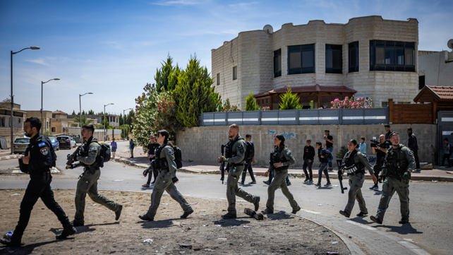 حوّلت الشرطة منطقة ترابين الصانع  إلى سجن بلا قضبان ينفجر بالعنف