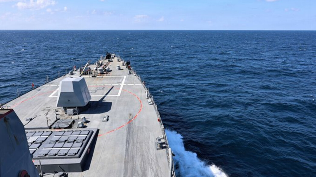 الأسطول الأمريكي: المطار العائم والصواريخ الدقيقة التي تستهدف إيران