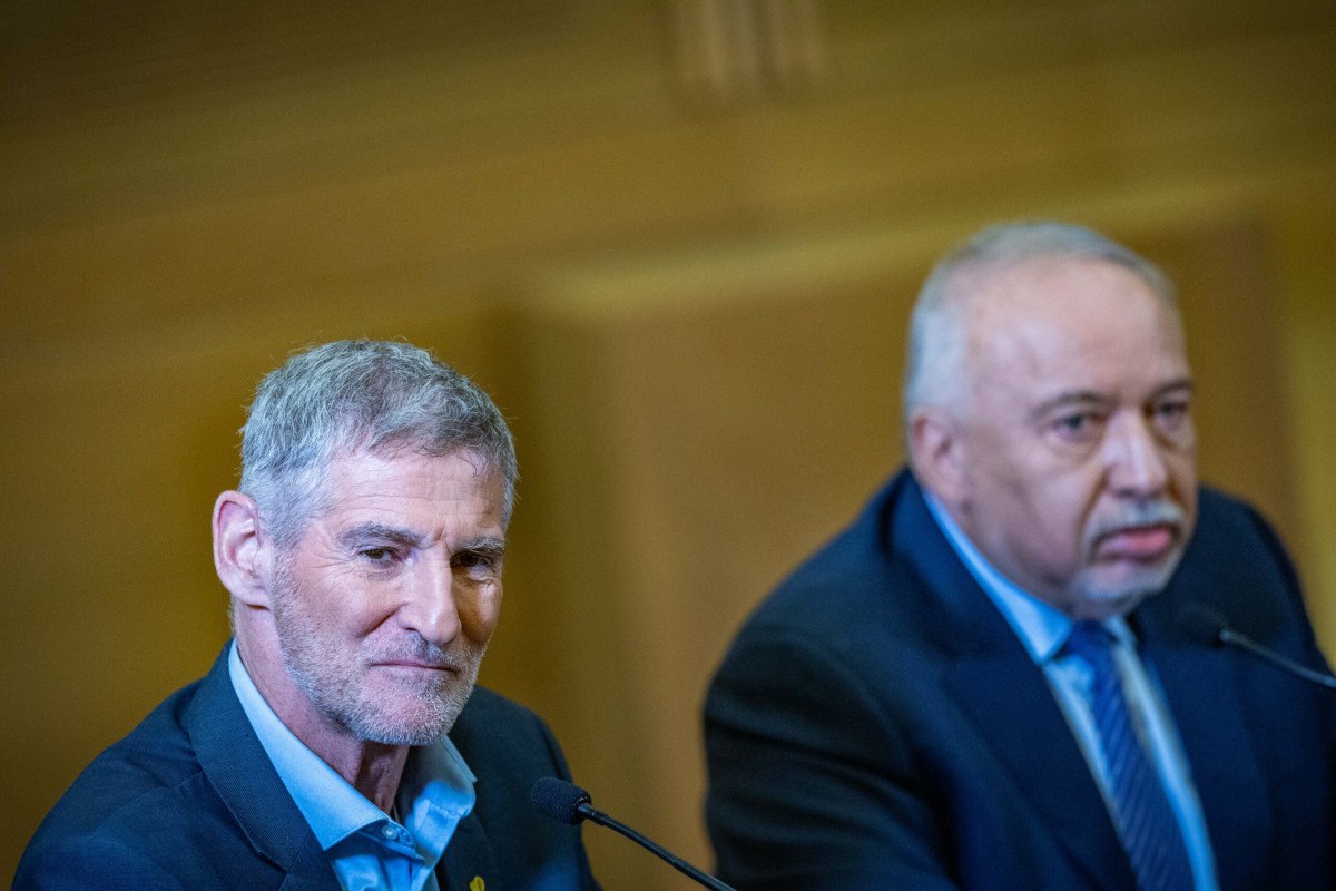 أفيغدور ليبرمان يكشف عن تفصيل مفاجئ حول ماضي نتنياهو ويائير غولان