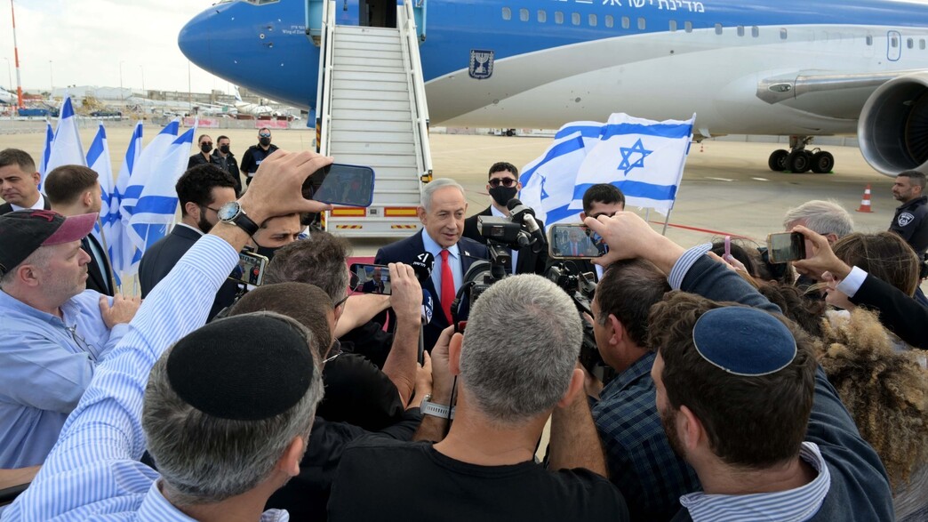 الشاباك يُنزل صحفياً من طائرة نتنياهو المتجهة إلى الولايات المتحدة