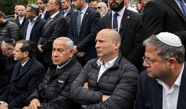 هاجمت المعارضة بينيت بعد أن قال إنه لن يقاطع بن غفير وسموتريتش