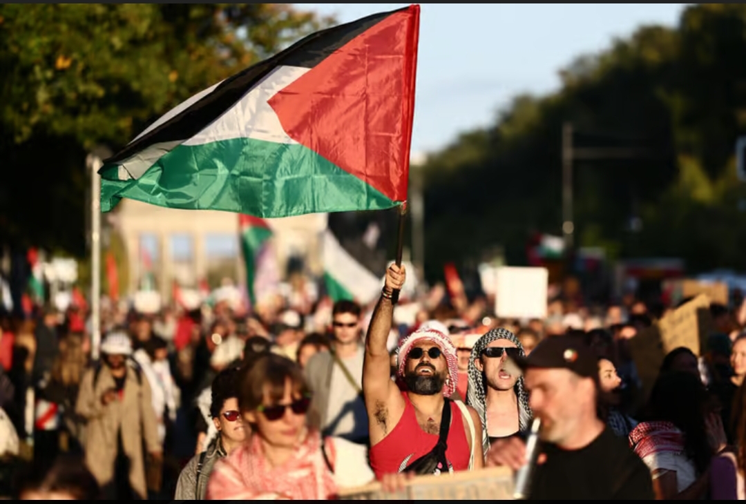 دراسة توصلت إلى أن النظرة السائدة لليهود كجماعة "قوية" تُغذي معاداة السامية لدى اليمين واليسار