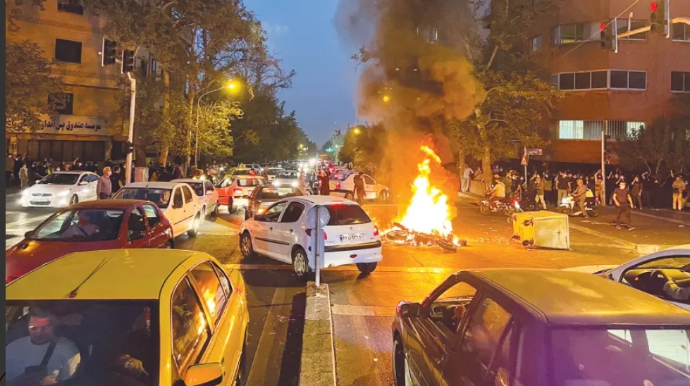 الجيش يستعد لاحتمال أن تقوم إيران بتحويل الموارد إلى القتال ضد "إسرائيل" وزيادة إطلاق الصواريخ