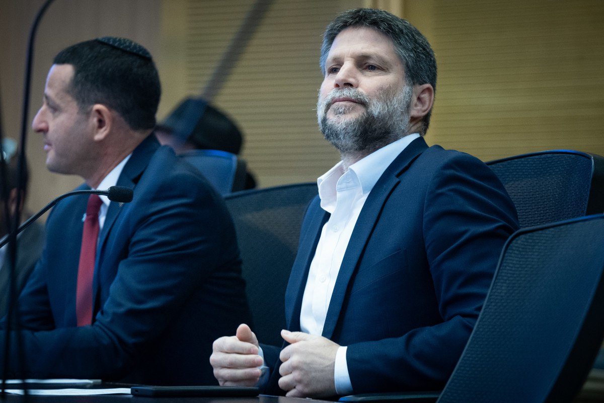 لماذا يتوافد الشباب على حزب لا يتجاوز العتبة الانتخابية؟