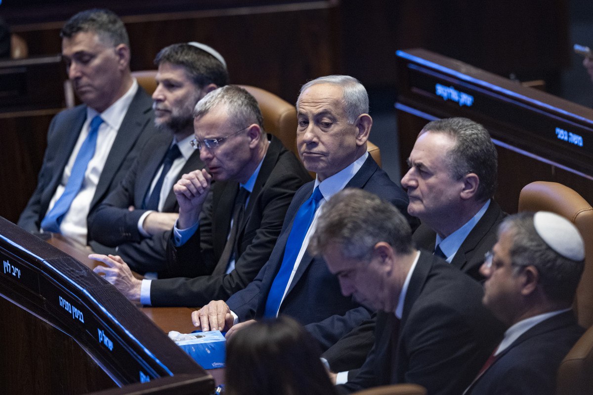 استطلاع: انهيار "الليكود"، وتقدم "بينيت" و"إيزنكوت"