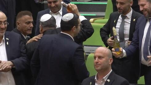 وزير كاذب وقاضٍ أكذب.. 