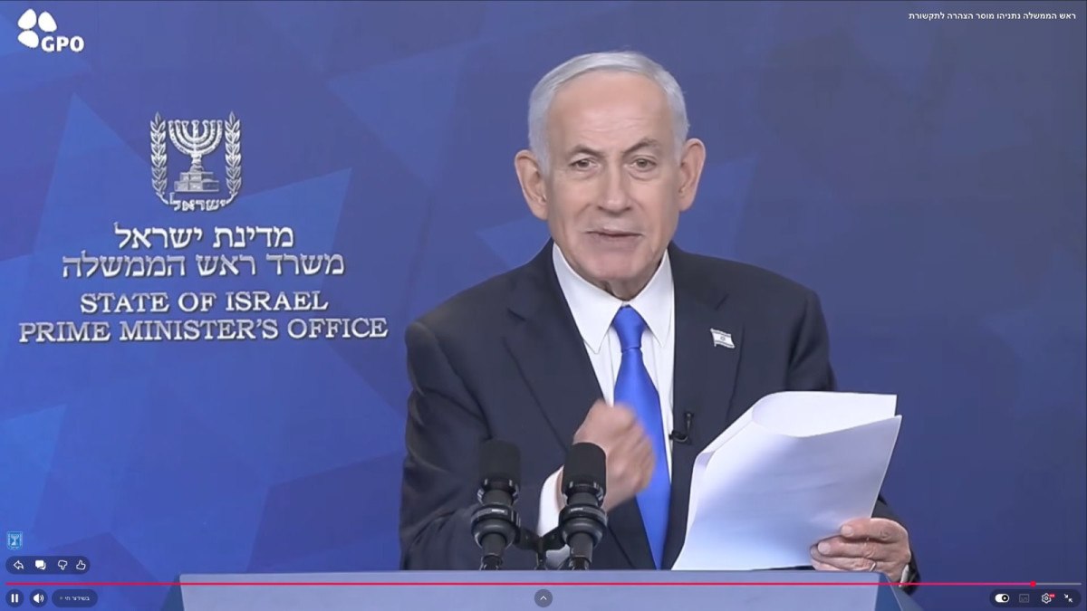 خطاب متعرّق، ونظرة وردية، ورئيس وزراء عاجز عن كسب تأييد أحد