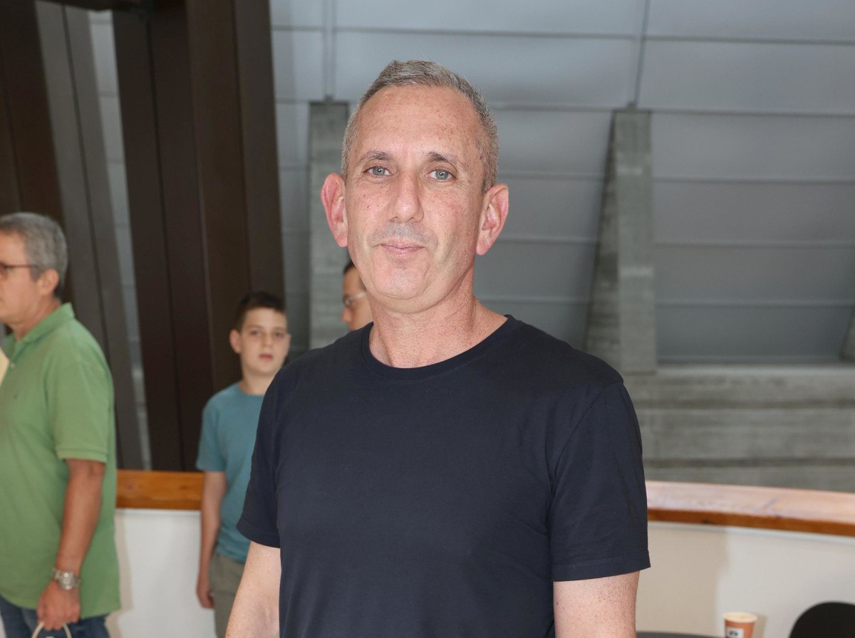 "هغاري" يدخل عالم السياسة