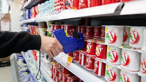 الدولار يكسر حاجز الـ 3 شواقل لأول مرة منذ عقود