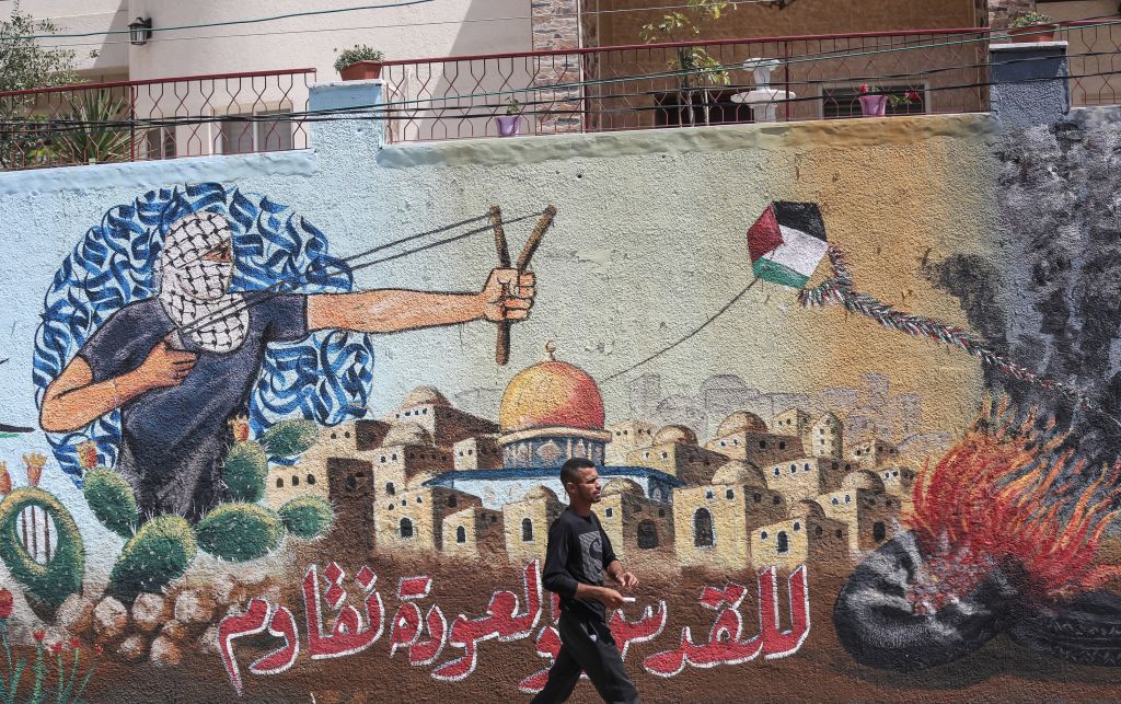 من "اللجان الشعبية" إلى طريق اليأس.. كيف تحاول سياسات الاحتلال قتل الوعي السياسي الفلسطيني؟
