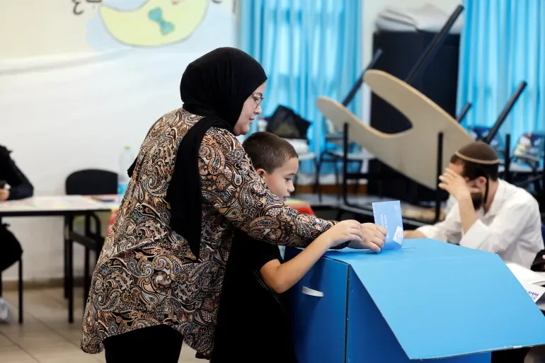 الأحزاب الصهيونية تستنسخ أساليب بالية لاستمالة الصوت العربي