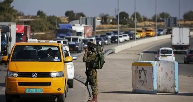 مطالب أمريكية للكيان بخفض حواجز الضفة وتحويل أموال السلطة الفلسطينية