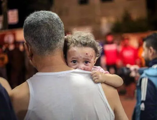 هآرتس: أطفال غزة يُقتلون يومياً رغم وقف إطلاق النار