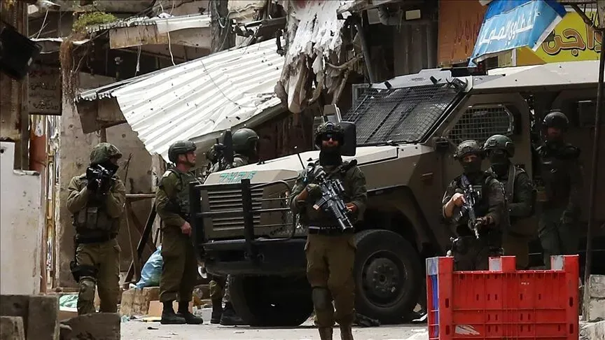 جيش العدو يقتحم مدينة نابلس ويفرض طوقاً أمنياً