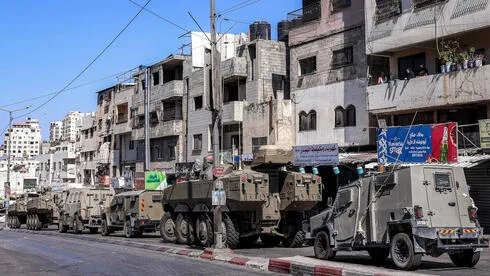 استعدادًا لـ"يوم الغفران".. "الجيش الإسرائيلي" يحشد ناقلات جند مدرعة في نابلس