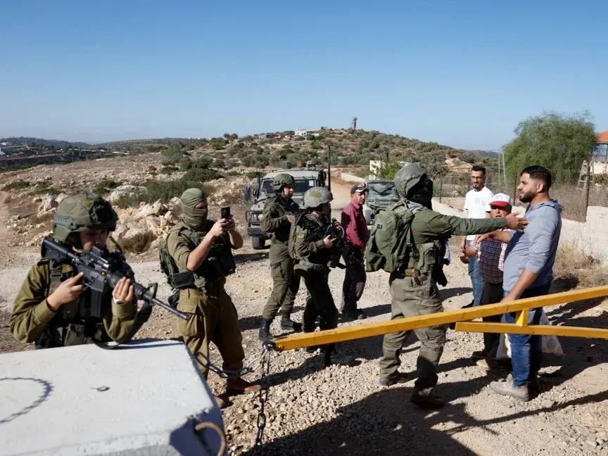 هجوم للمستوطنين يُحبط عودة عائلة فلسطينية لمنزلها في جالود