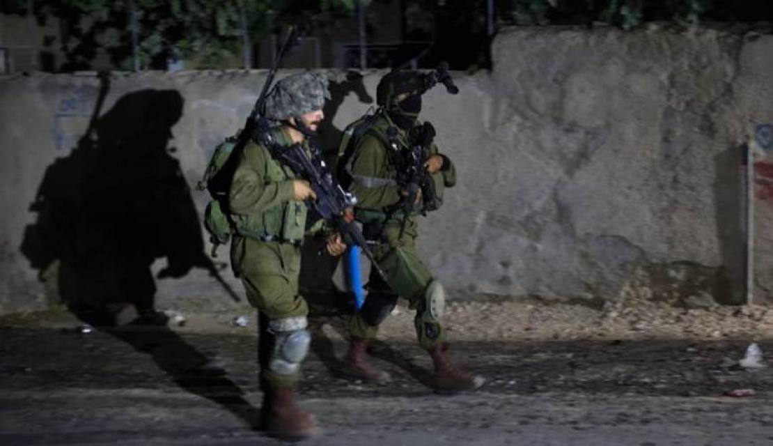 IOF arrest 10 Palestinians in dawn raids in the West Bank