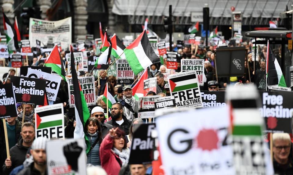 Thousands march in London in solidarity with Palestine
